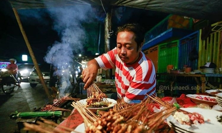 Sate Ayam Bang Qodir: Rasa Legendaris yang Menggoda Lidah di Cilacap